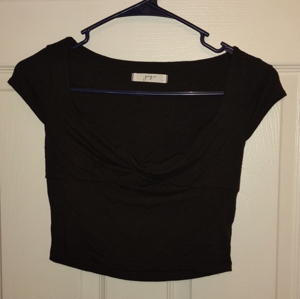 Black short sleeve crop top